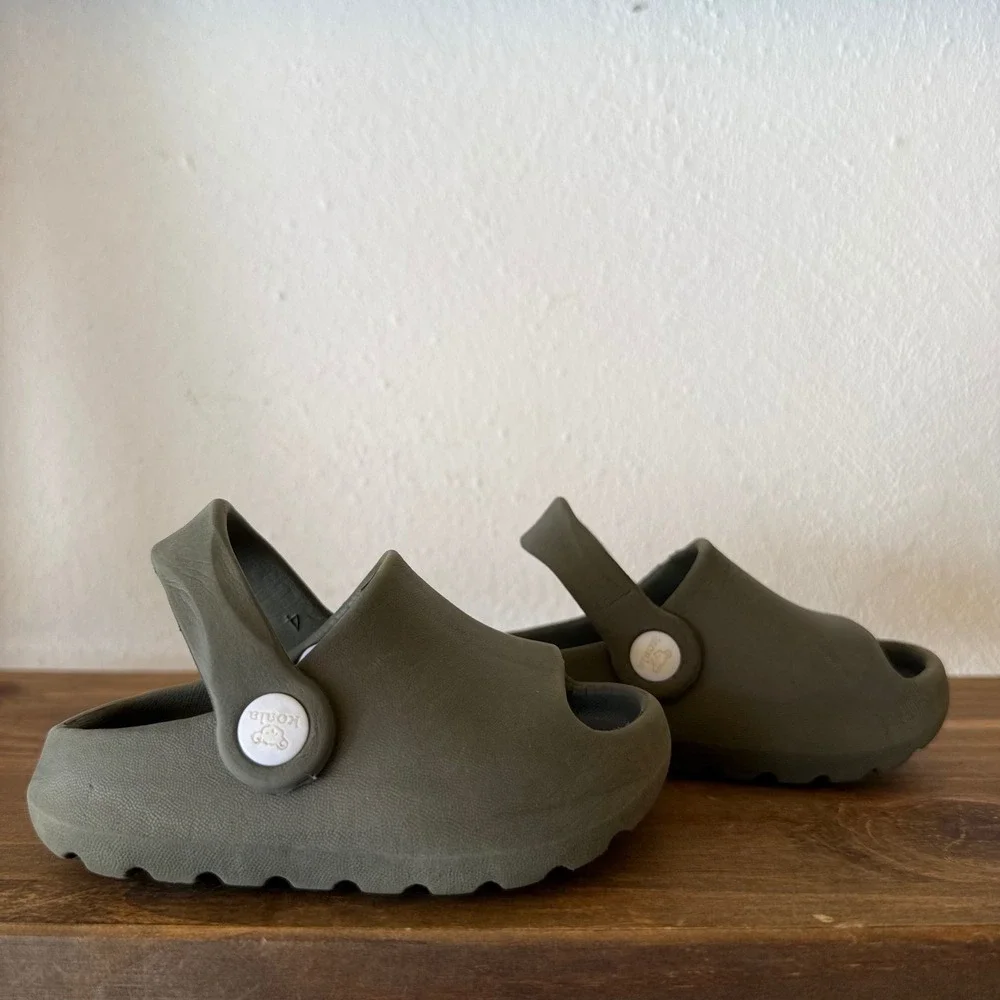 Koala Kids Clogs Olive Green Slip On Sandals Size 4 Lightweight Casual Shoes